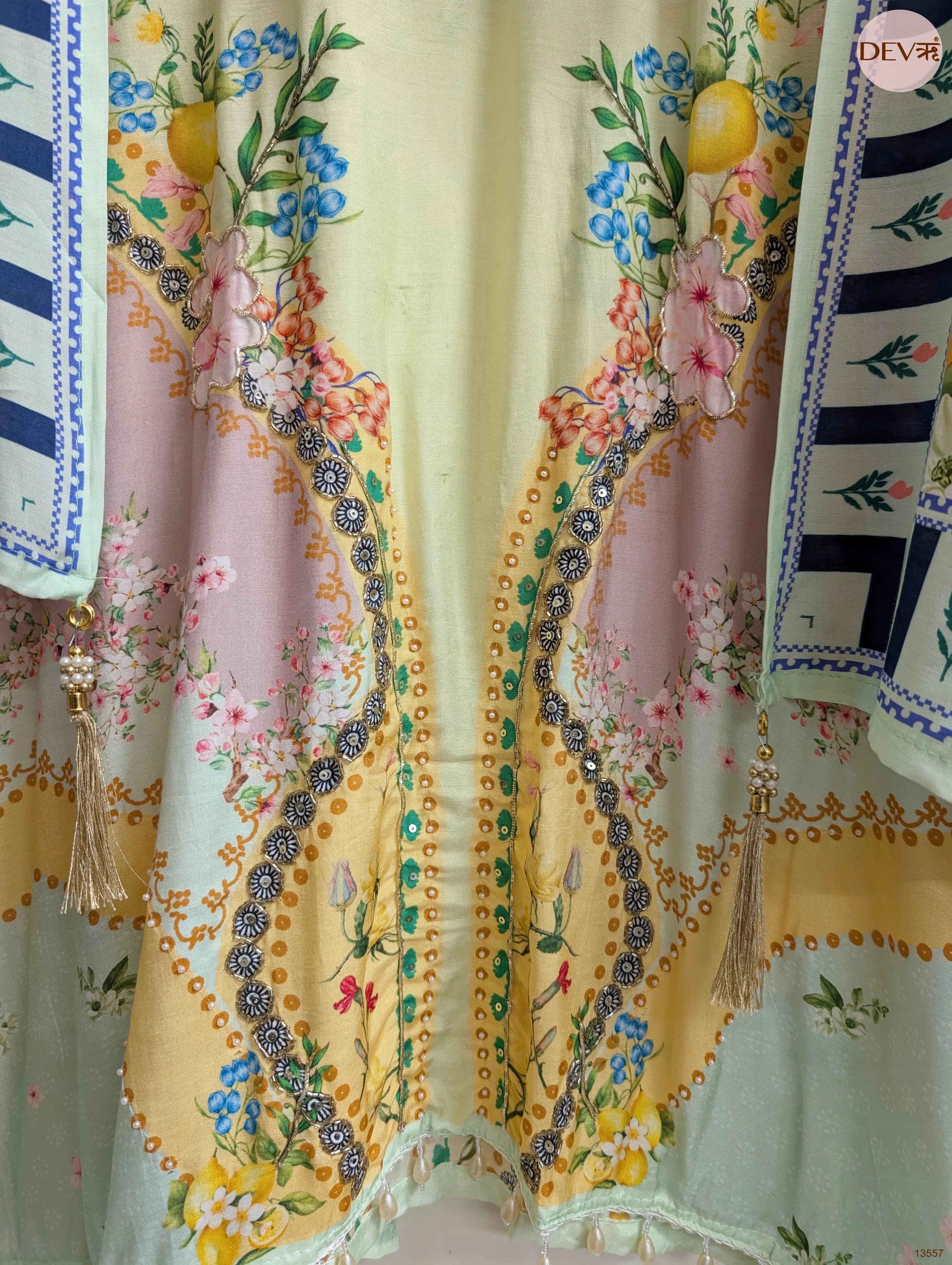 Mint Muslin Printed Unstitched 3-Piece Suit (Devri – D.No 13557)