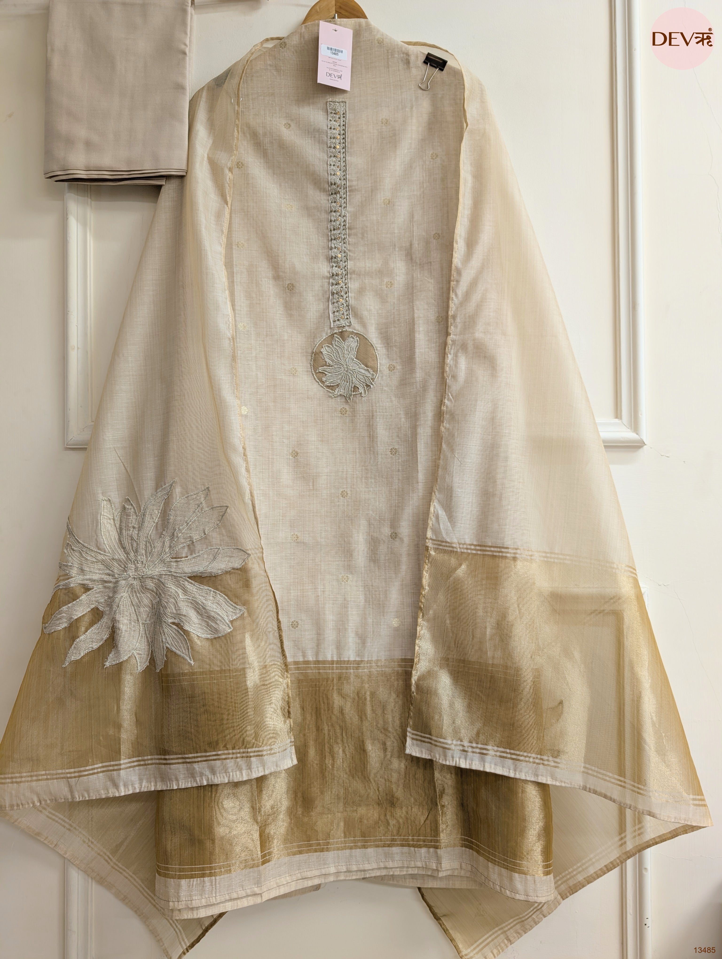 Cream Banarashi Silk Embroidered Unstitched 3-Piece Suit (Devri – D.No 13485)