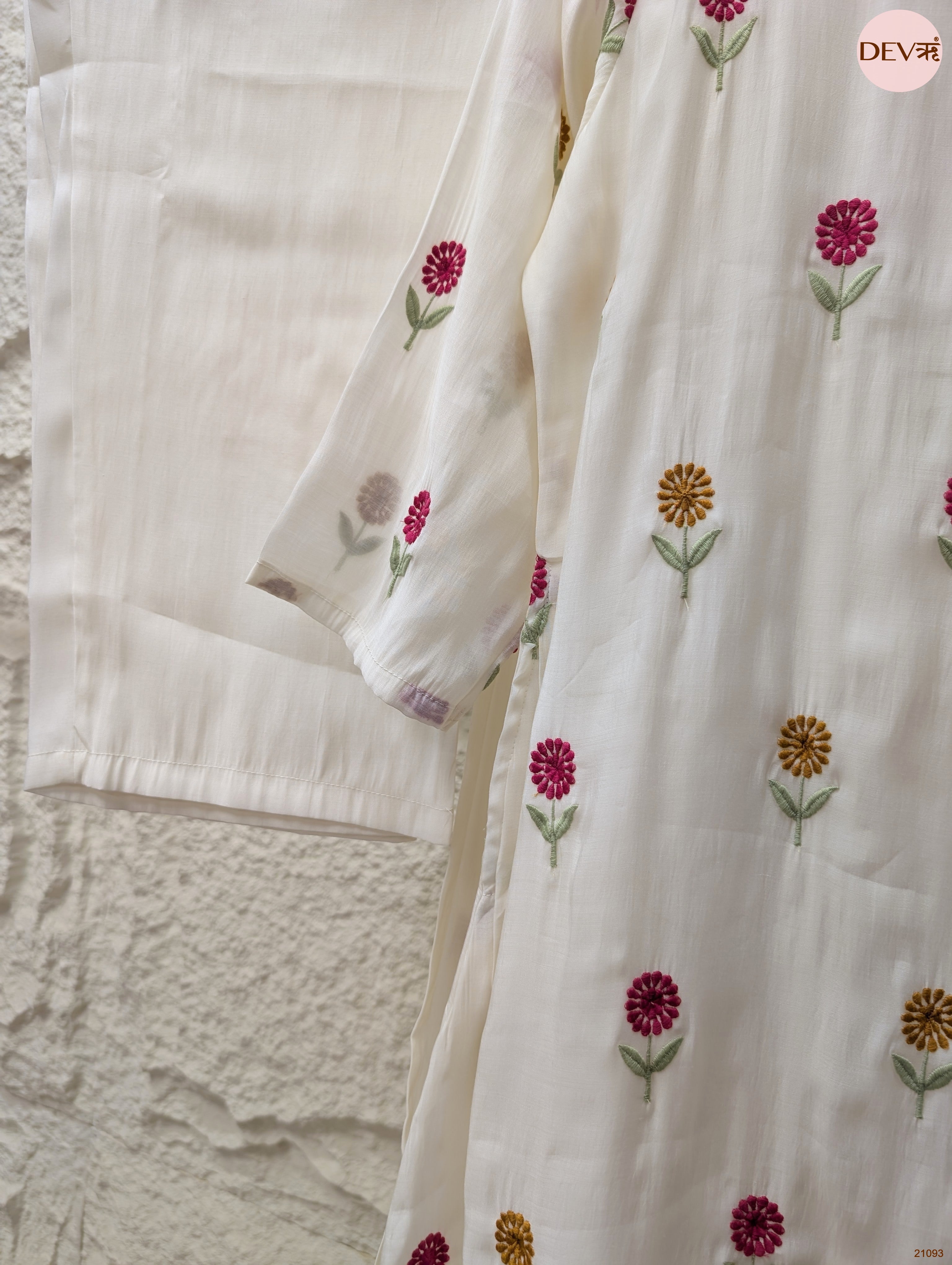 Gulnaar Mul chanderi Embroidered Off-White 3-Piece Set (Devri – D.No 21093)
