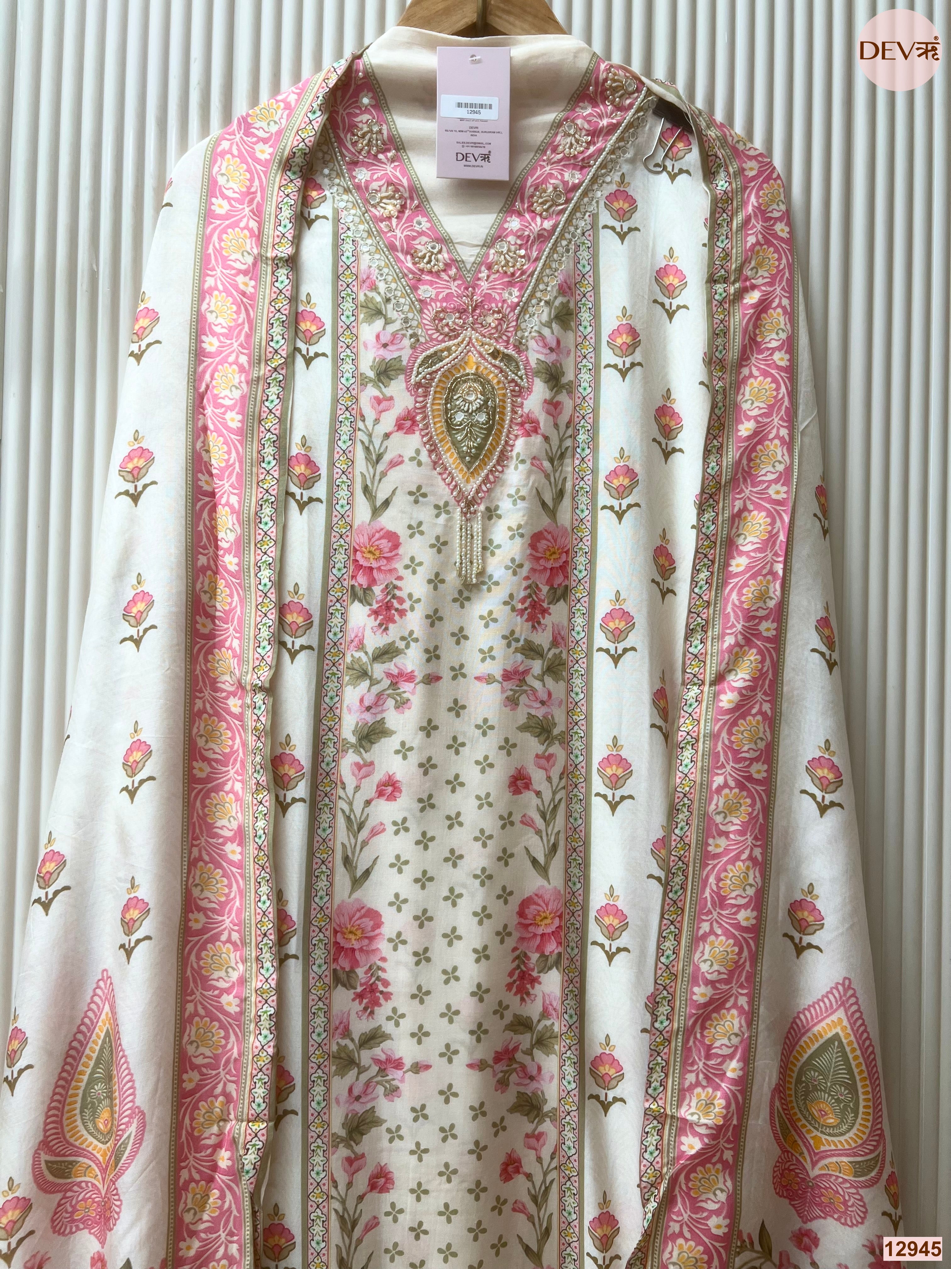 White Muslin Printed Unstitched 3-Piece Suit (Devri – D.No 12945)