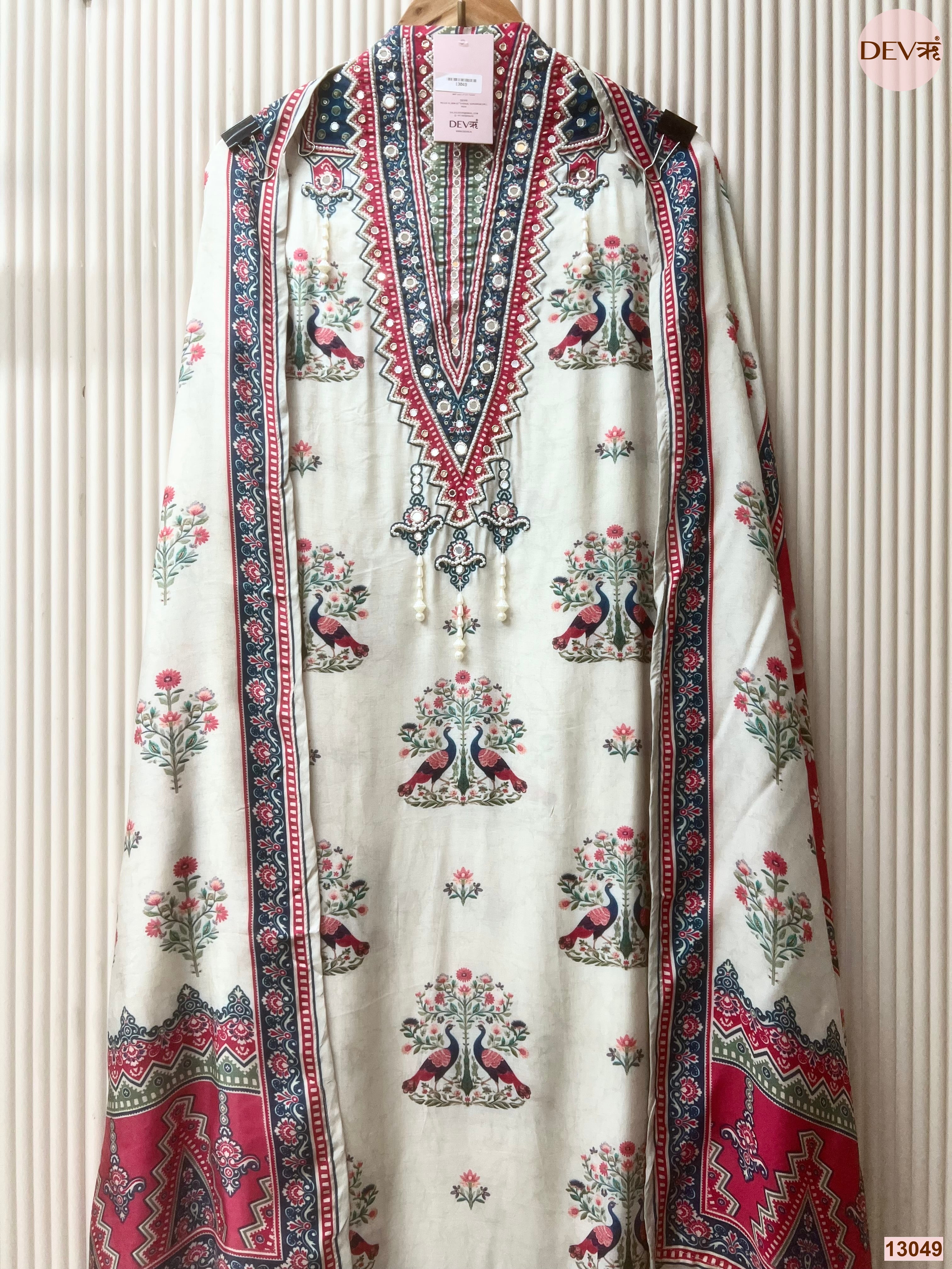 Off White Muslin Printed Unstitched 3-Piece Suit (Devri – D.No 13049)
