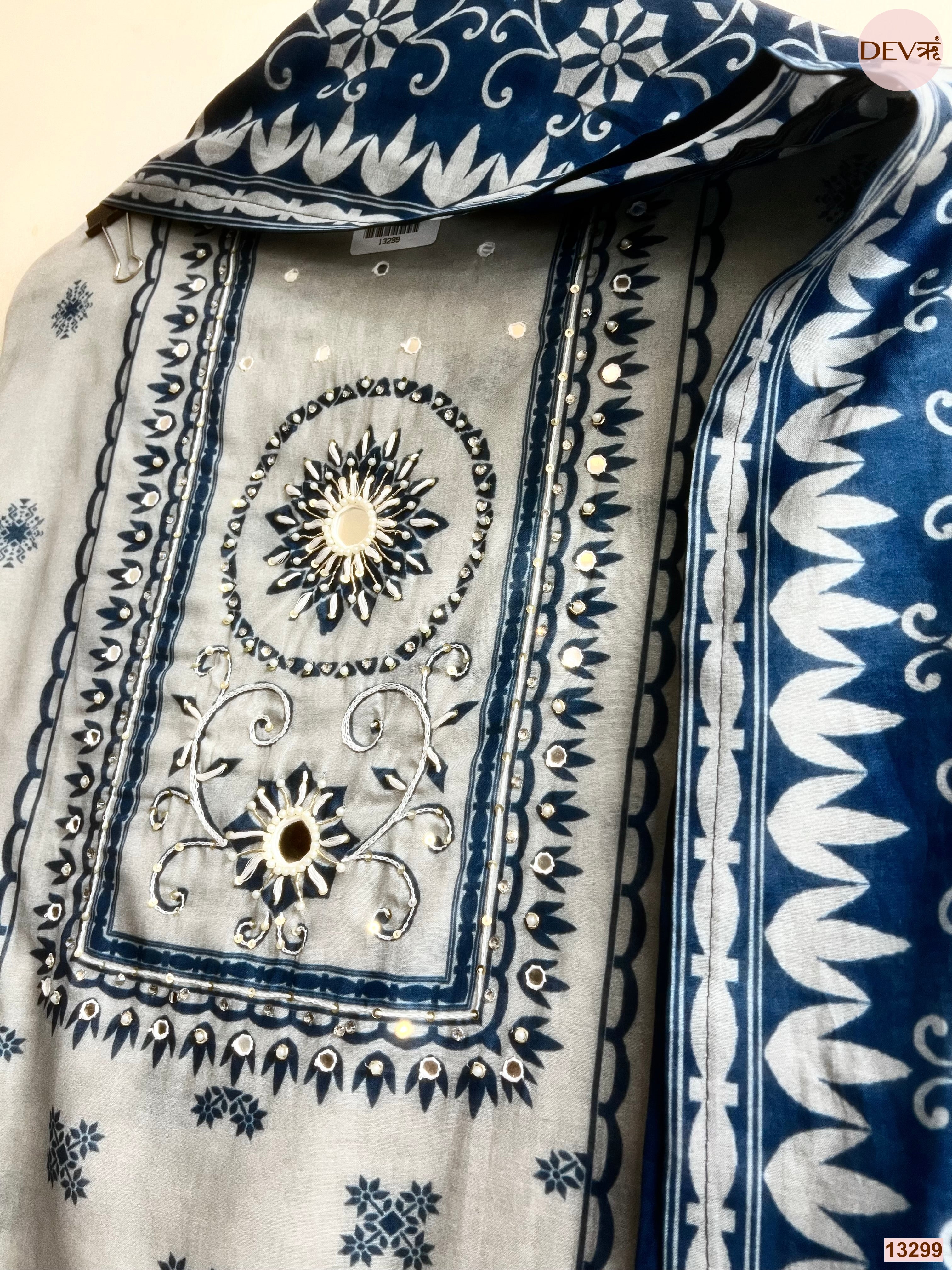 Grey Mul Cotton Printed Unstitched 3-Piece Suit (Devri – D.No 13299)