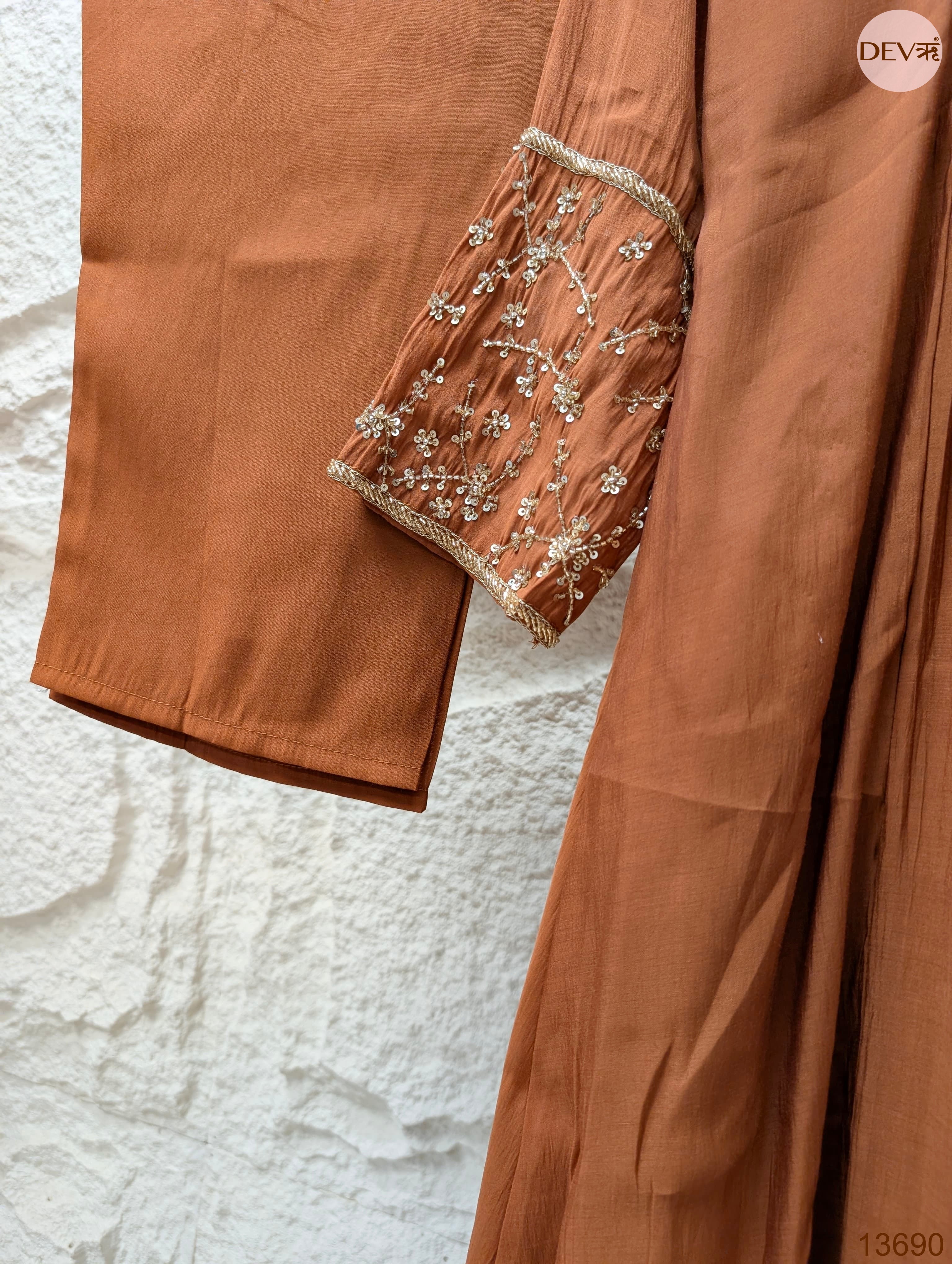 Zareen Mul chanderi Embroidered Brown 3-Piece Set (Devri – D.No 13690)