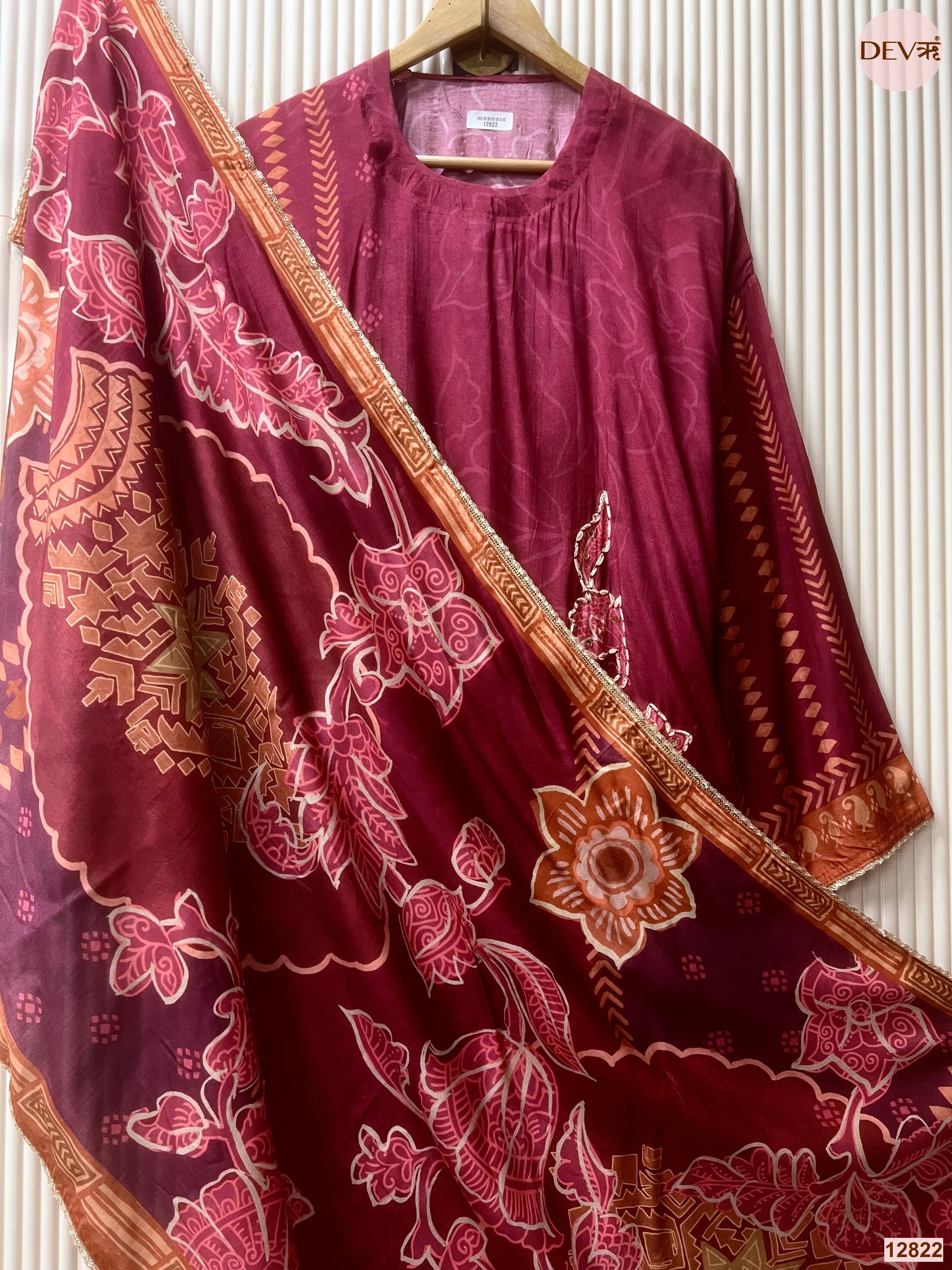 Wine Muslin Printed Unstitched 3-Piece Suit (Devri – D.No 12822)