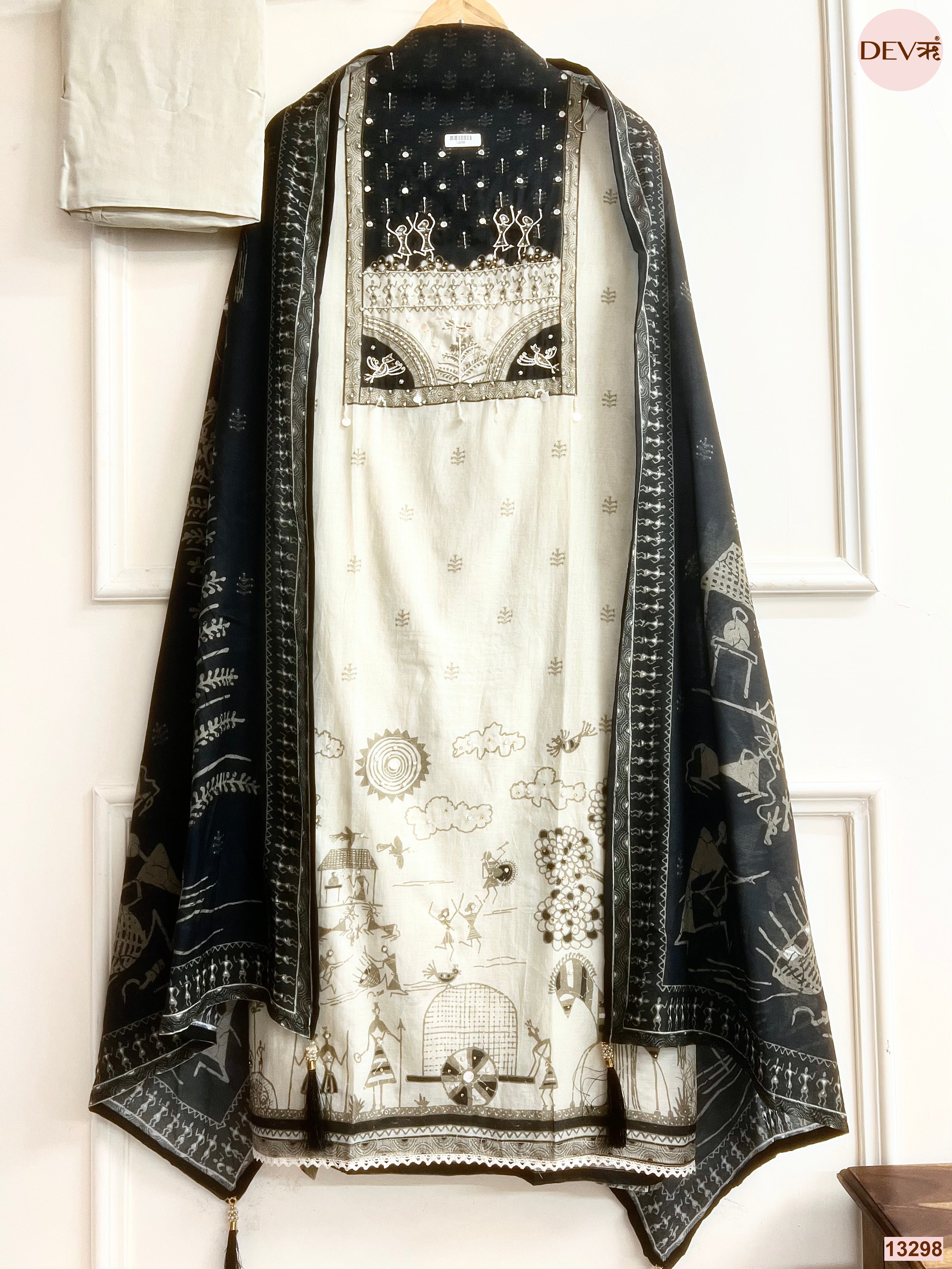 Cream Mul Cotton Printed Unstitched 3-Piece Suit (Devri – D.No 13298)