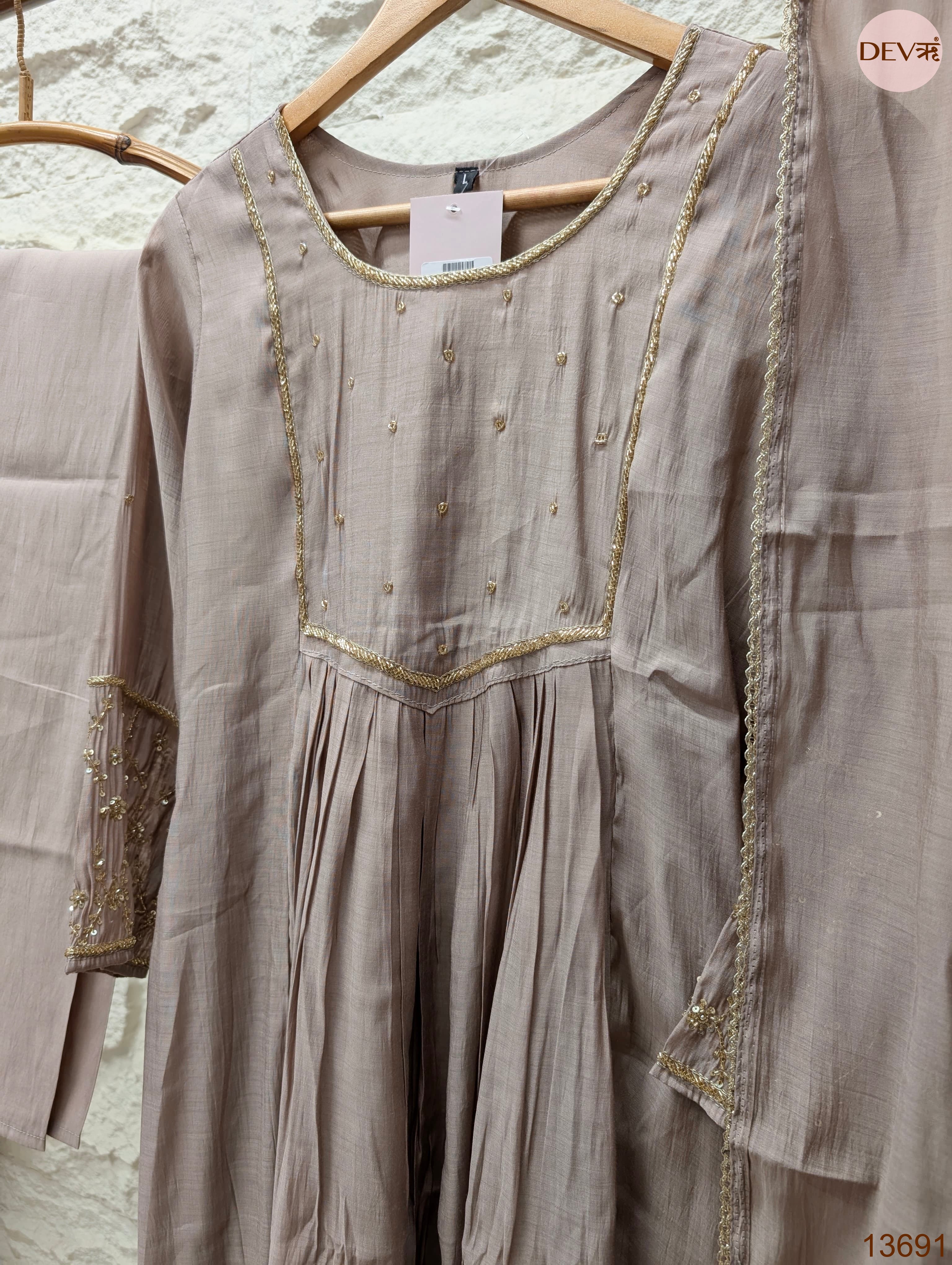 Gulnaar Mul chanderi Embroidered Taupe 3-Piece Set (Devri – D.No 13691)
