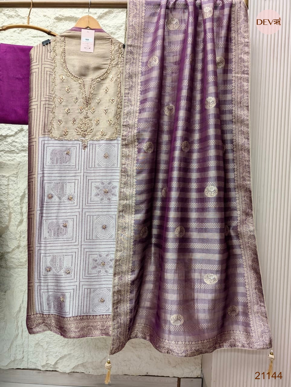 Mauve Pure Girafe Banarasi Silk Printed Unstitched 3-Piece Suit (Devri – D.No 21144)