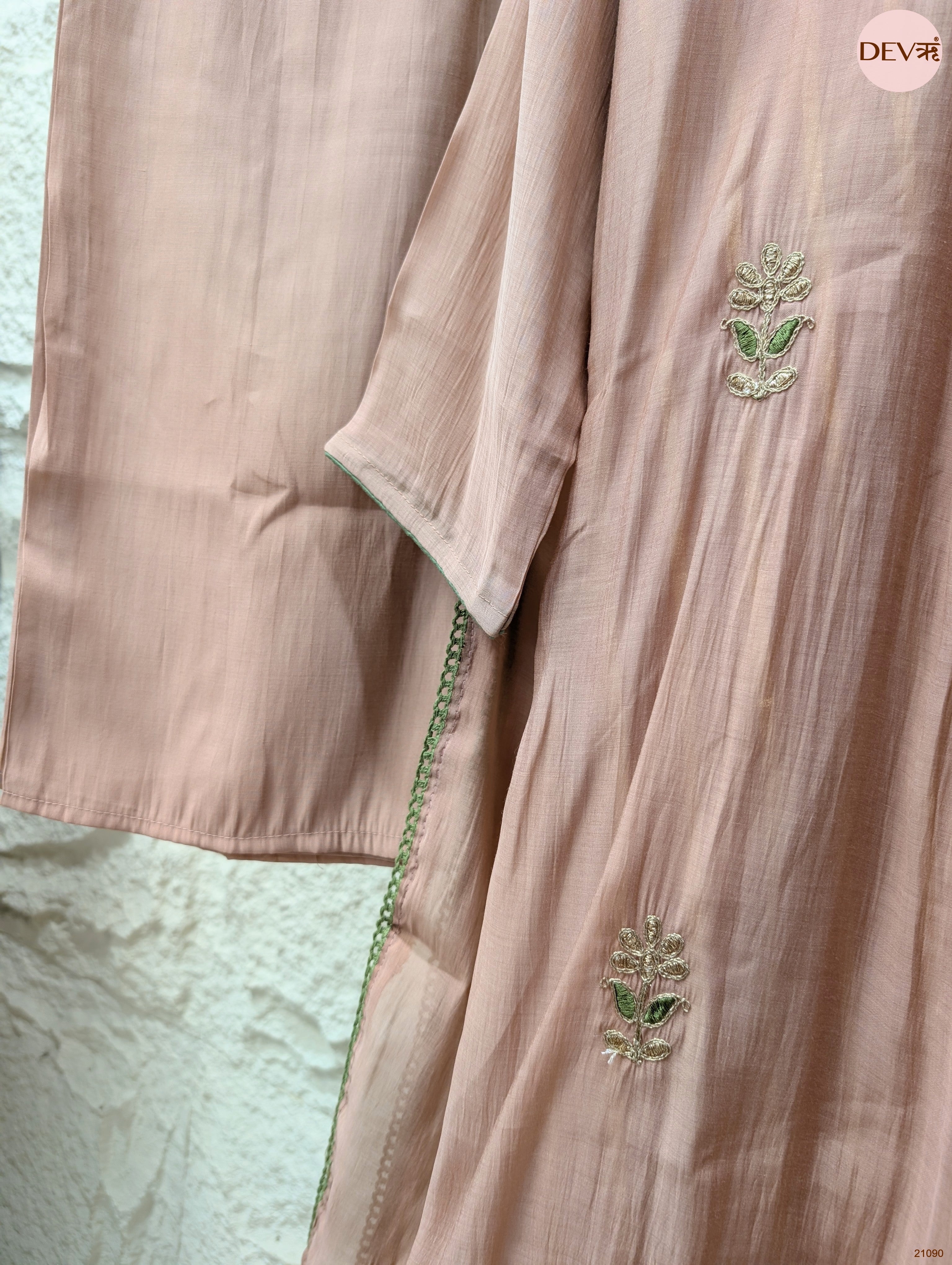 Gulnaar Mul chanderi Embroidered Blush Pink 3-Piece Set (Devri – D.No 21090)