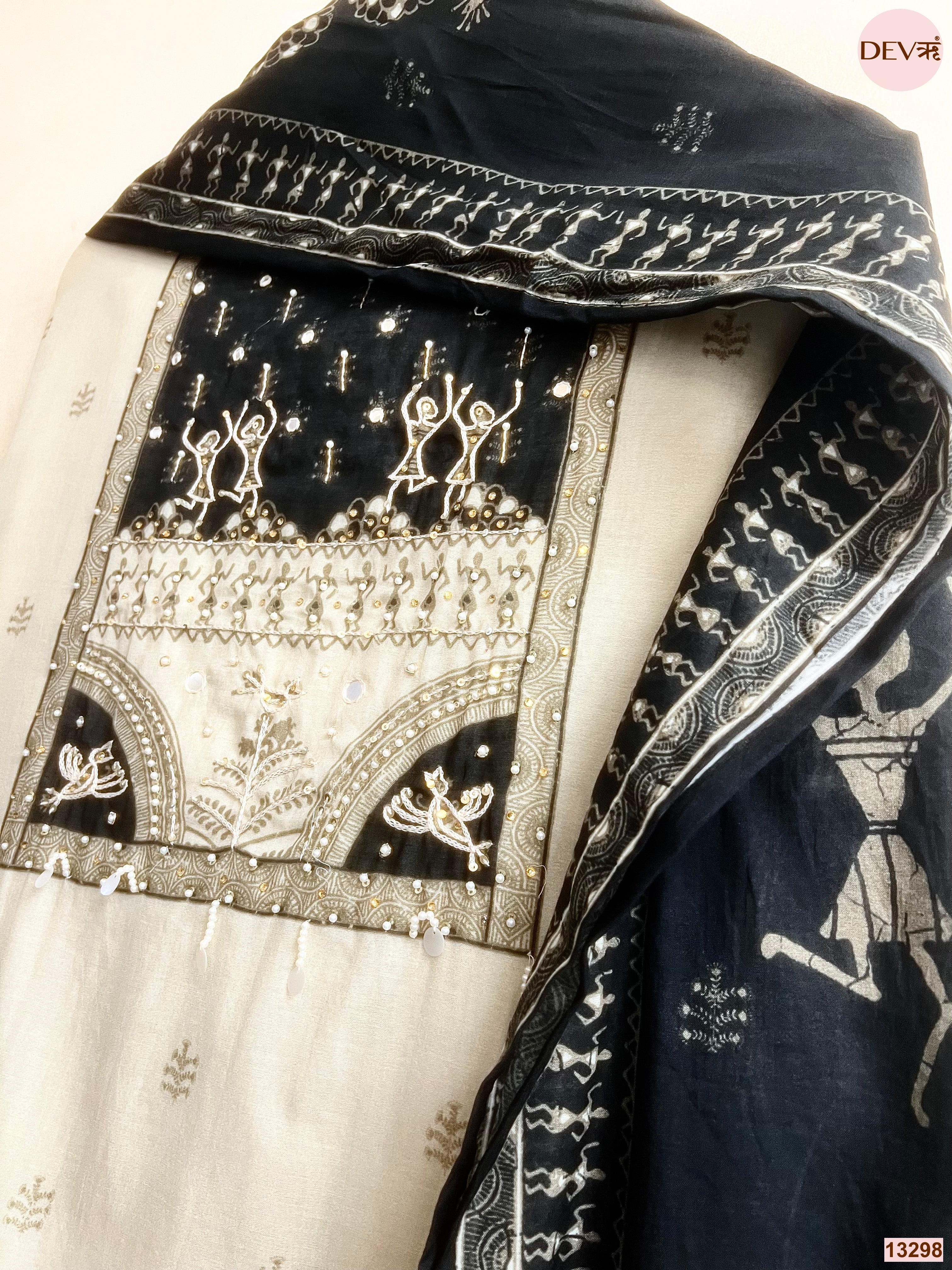 Cream Mul Cotton Printed Unstitched 3-Piece Suit (Devri – D.No 13298)