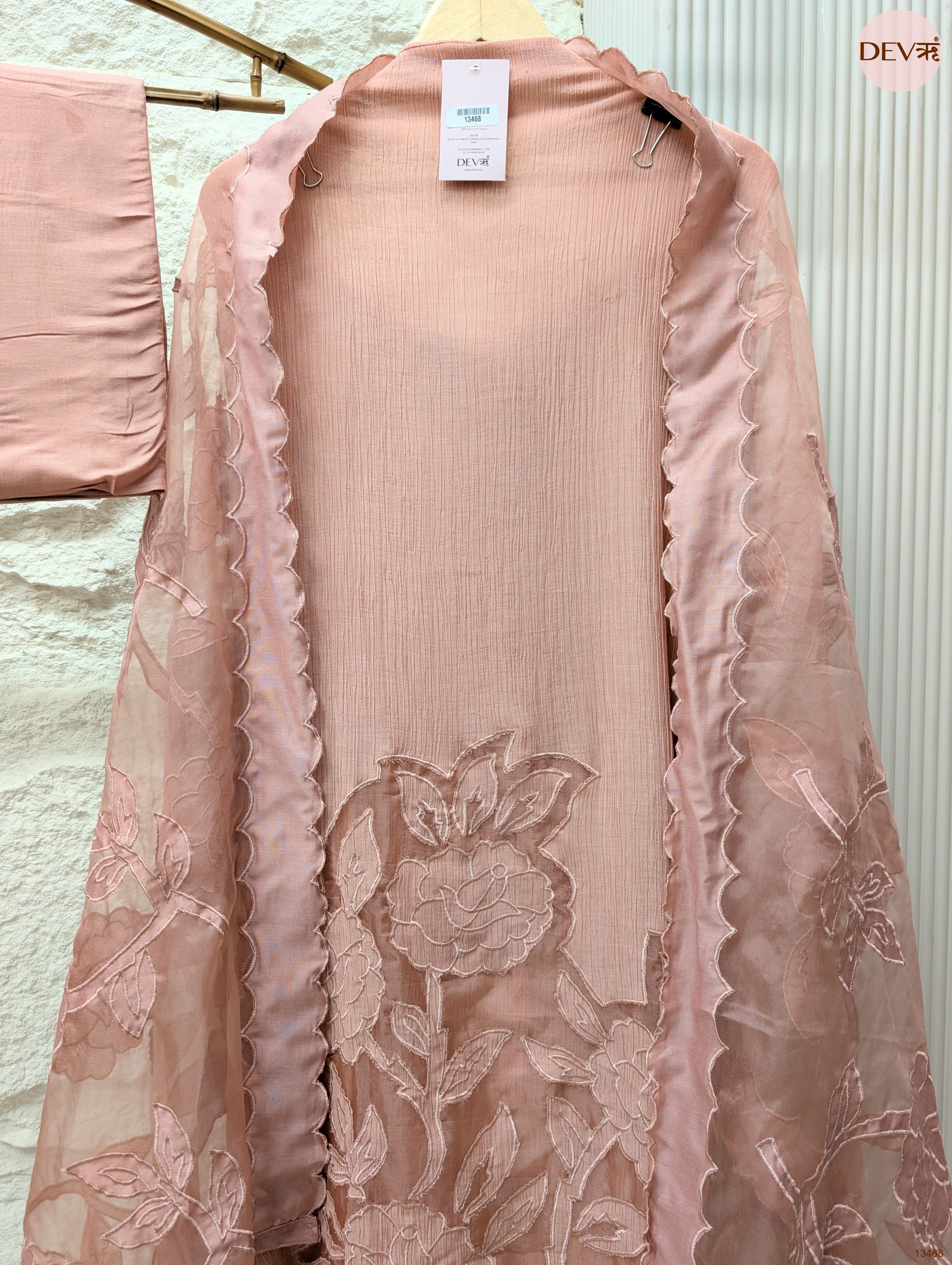 Pink Mul Crush Embroidered Unstitched 3-Piece Suit (Devri – D.No 13468)