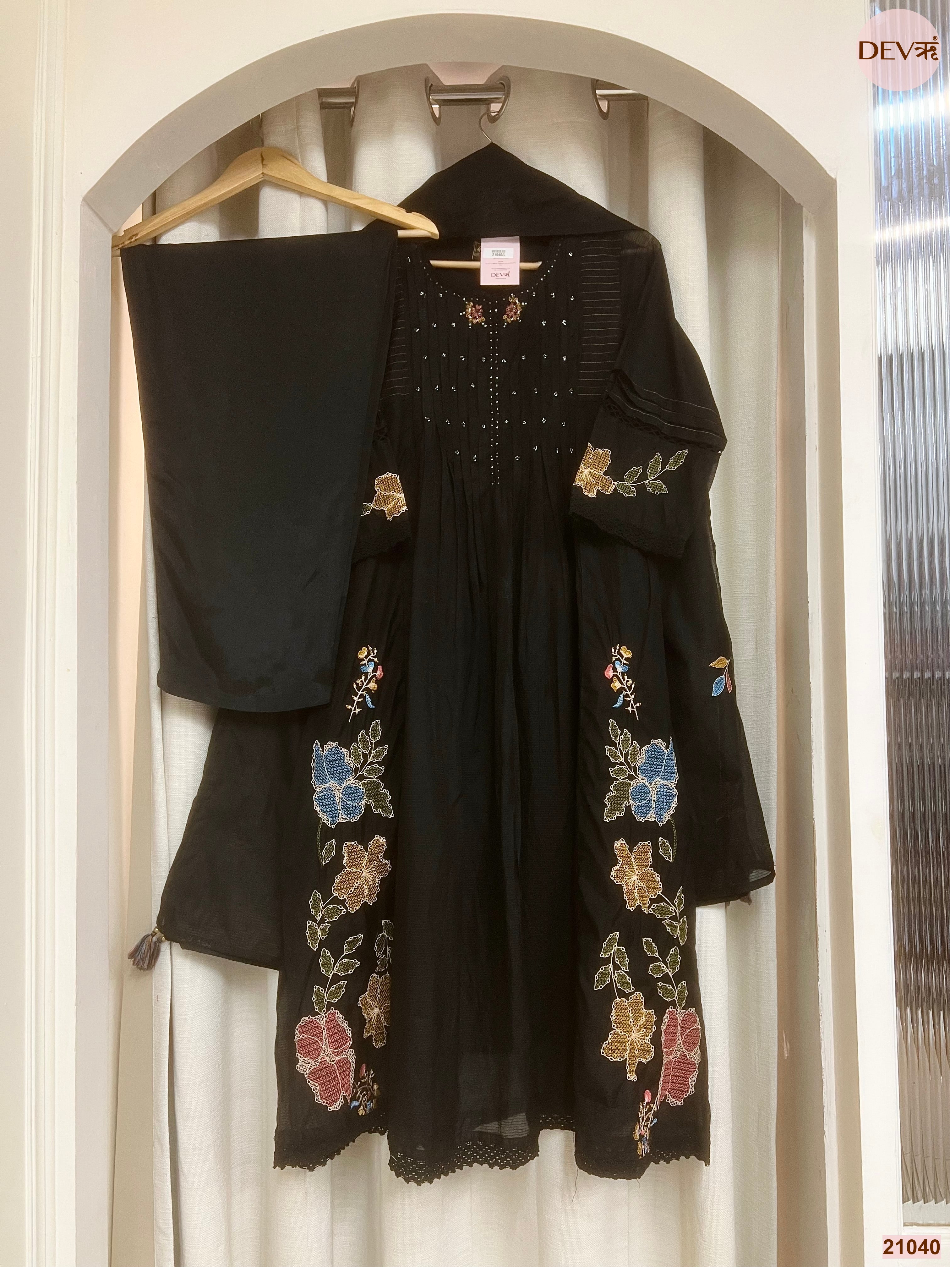 Zareen Net Chanderi Embroidered Black 3-Piece Set (Devri – D.No 21040)