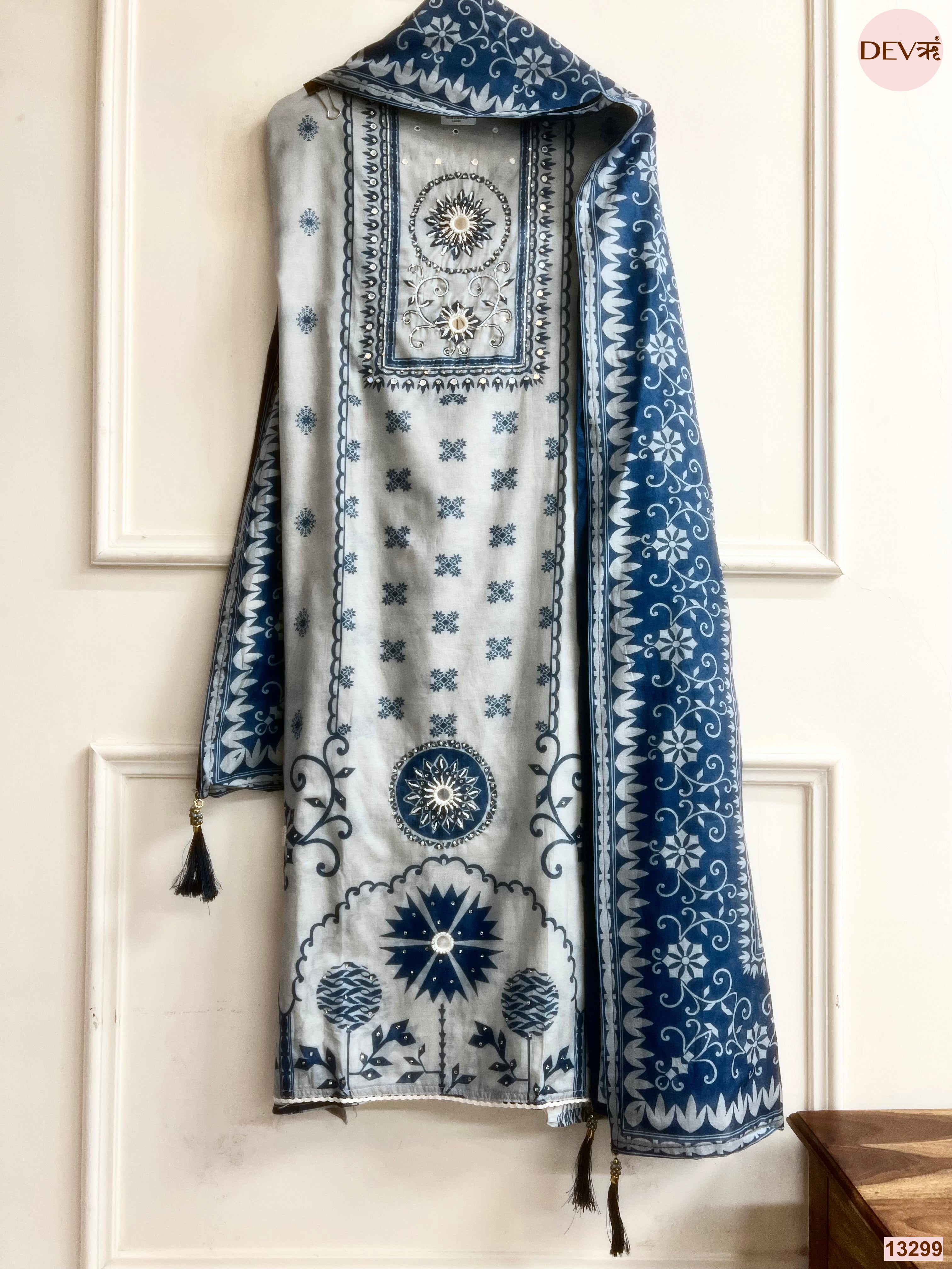 Grey Mul Cotton Printed Unstitched 3-Piece Suit (Devri – D.No 13299)
