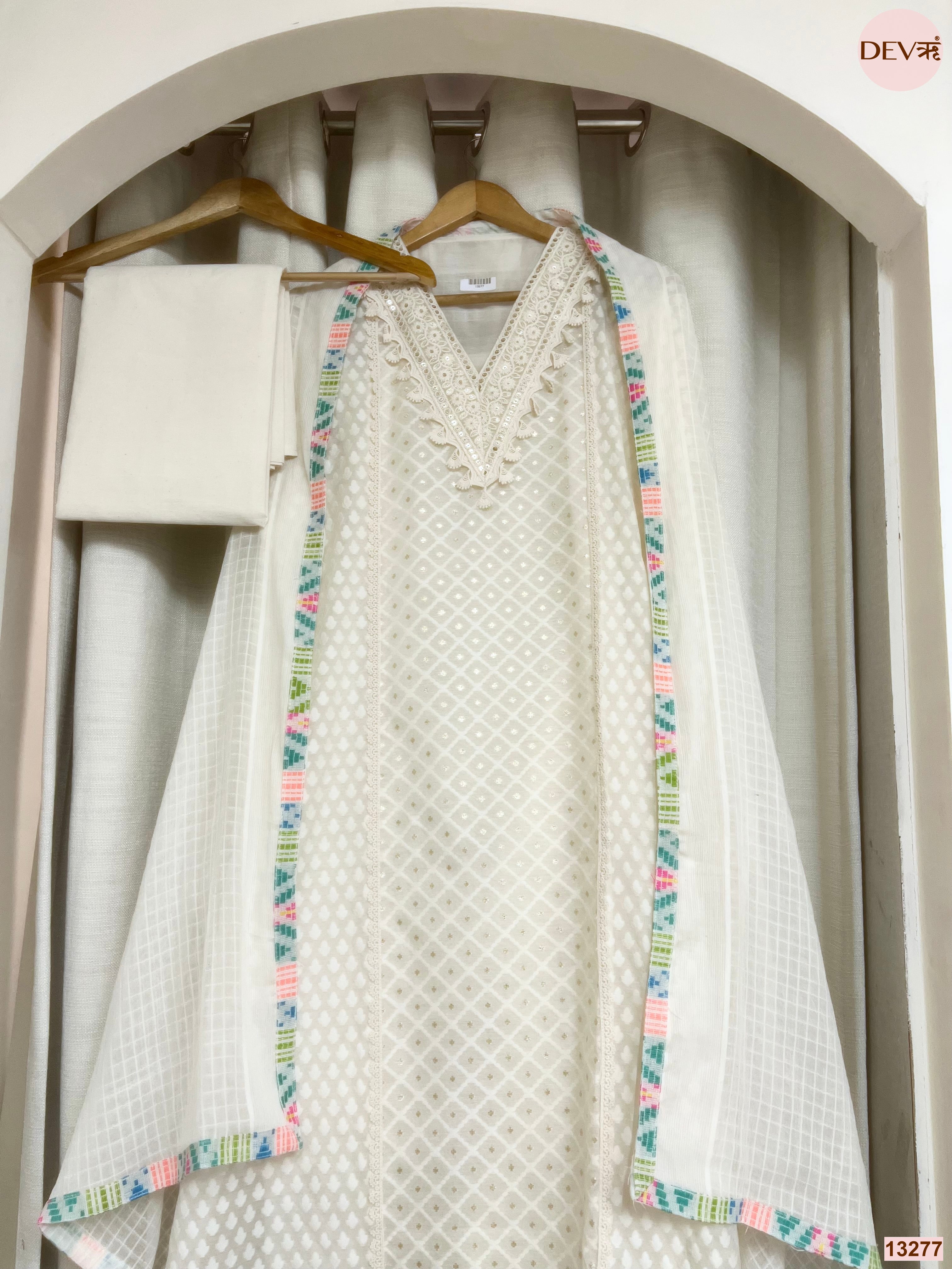 Off White Mul Cotton Printed Unstitched 3-Piece Suit (Devri – D.No 13277)