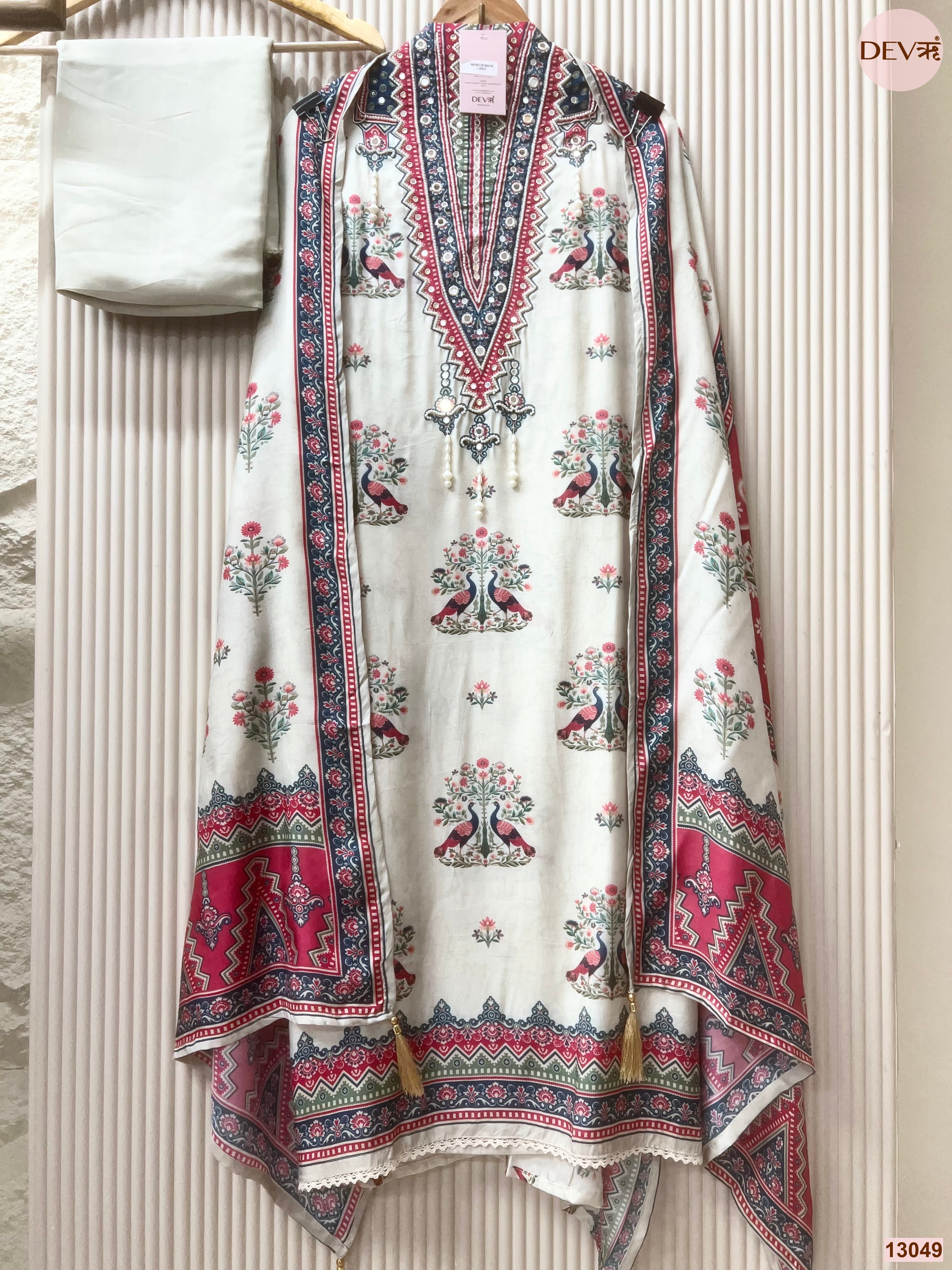 Off White Muslin Printed Unstitched 3-Piece Suit (Devri – D.No 13049)