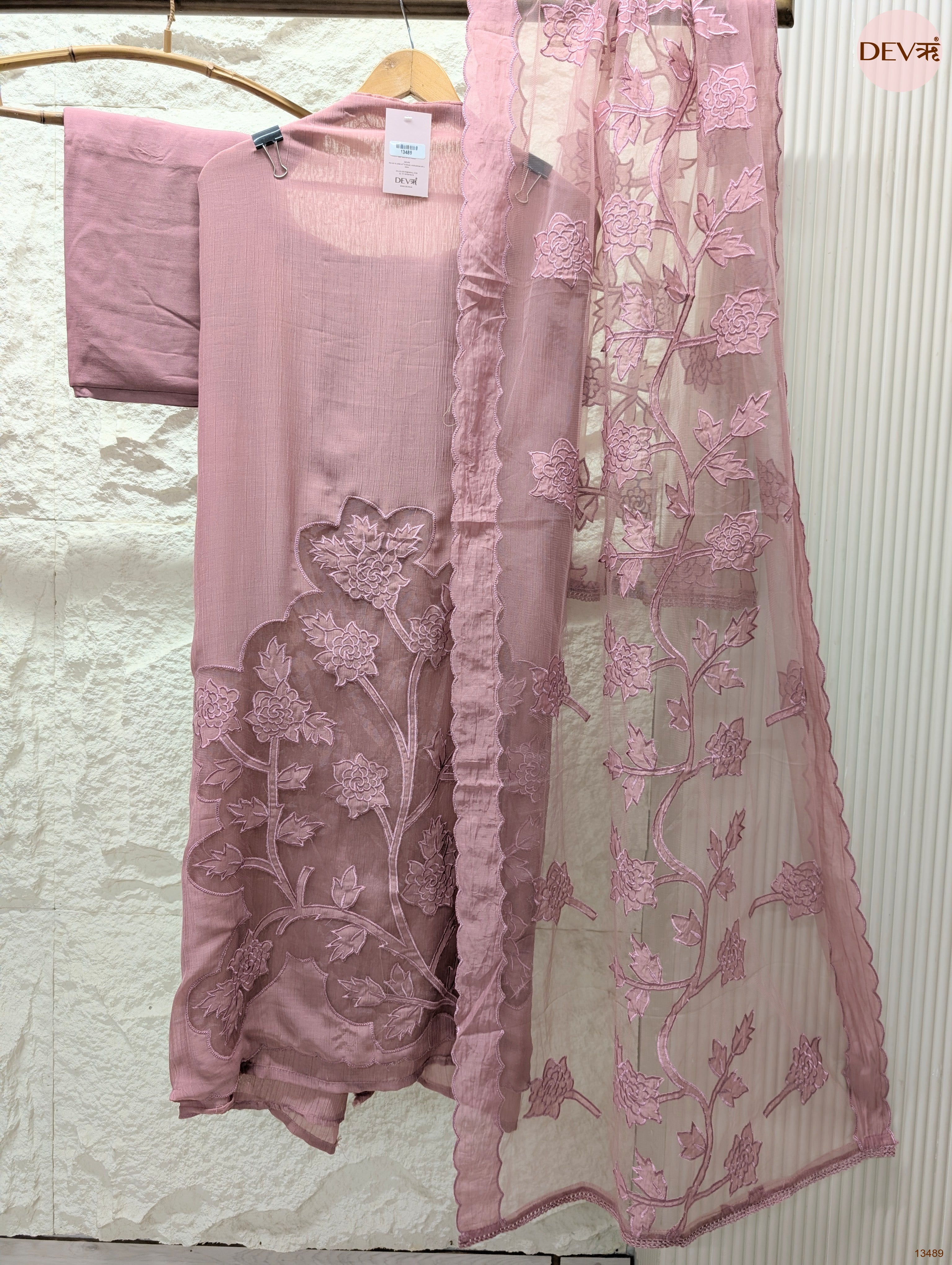 Pink Mul Crush Embroidered Unstitched 3-Piece Suit (Devri – D.No 13489)