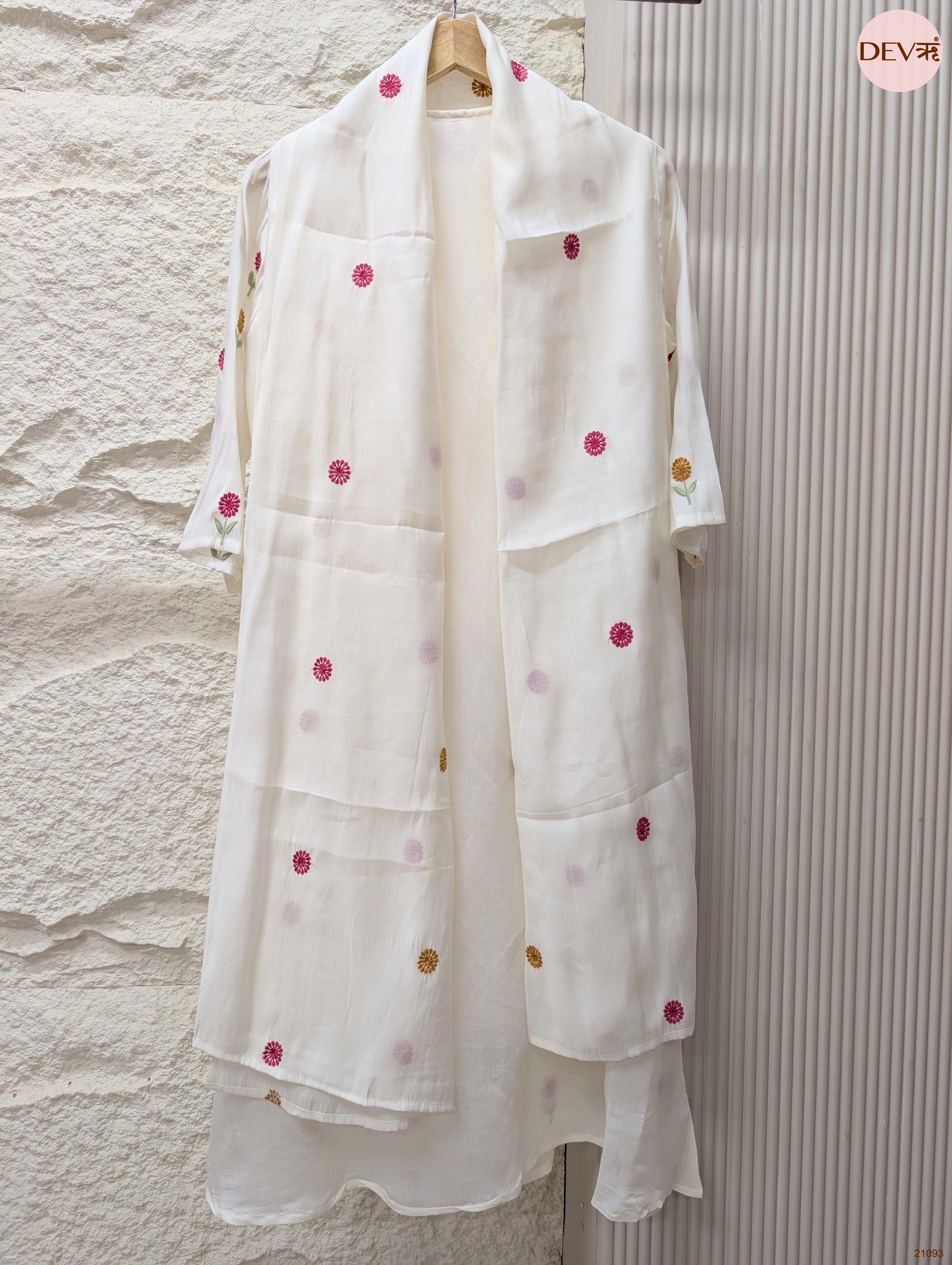 Gulnaar Mul chanderi Embroidered Off-White 3-Piece Set (Devri – D.No 21093)