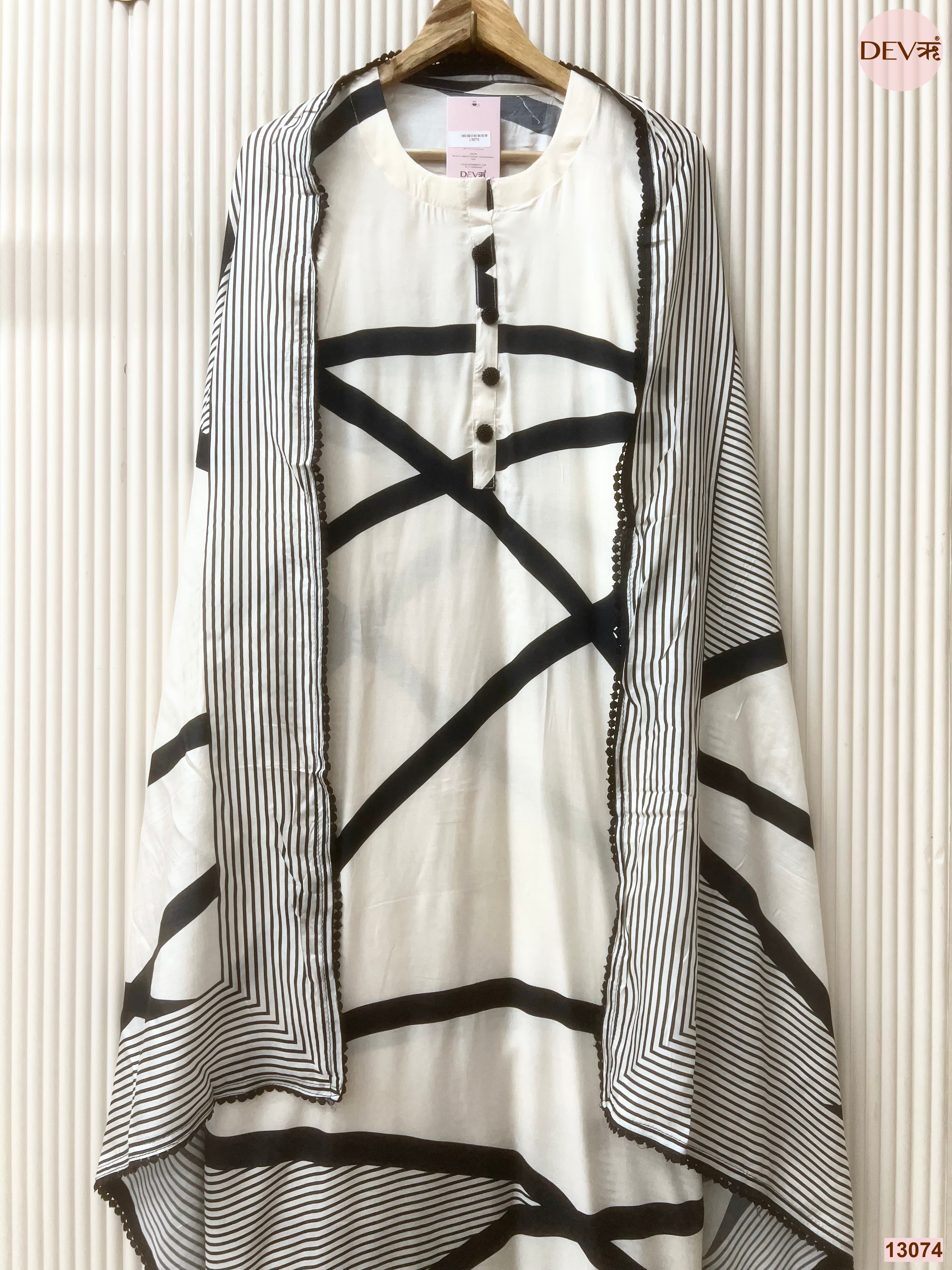 White Muslin Printed Unstitched 3-Piece Suit (Devri – D.No 13074)
