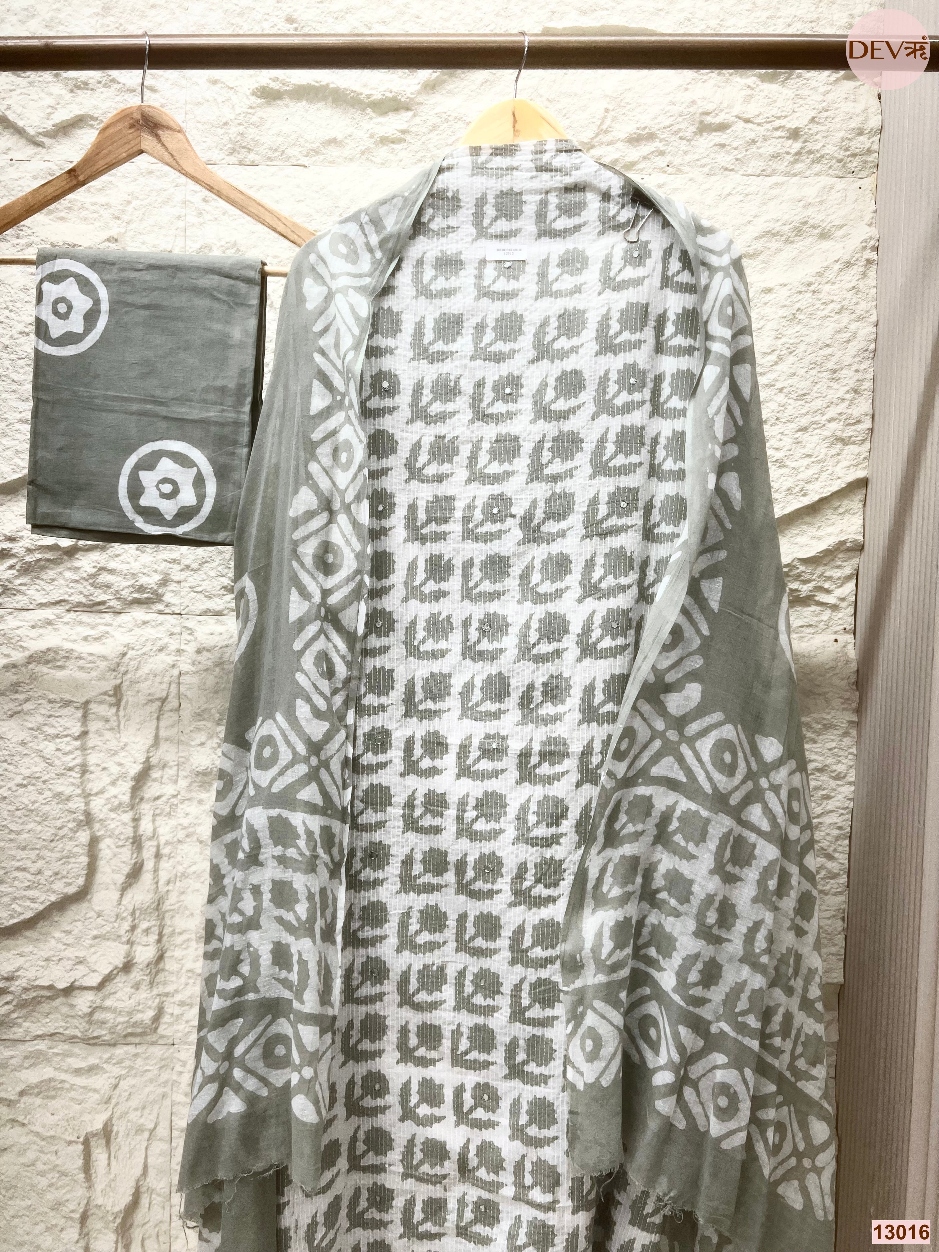 Grey Cotton Printed Unstitched 3-Piece Suit (Devri – D.No 13016)