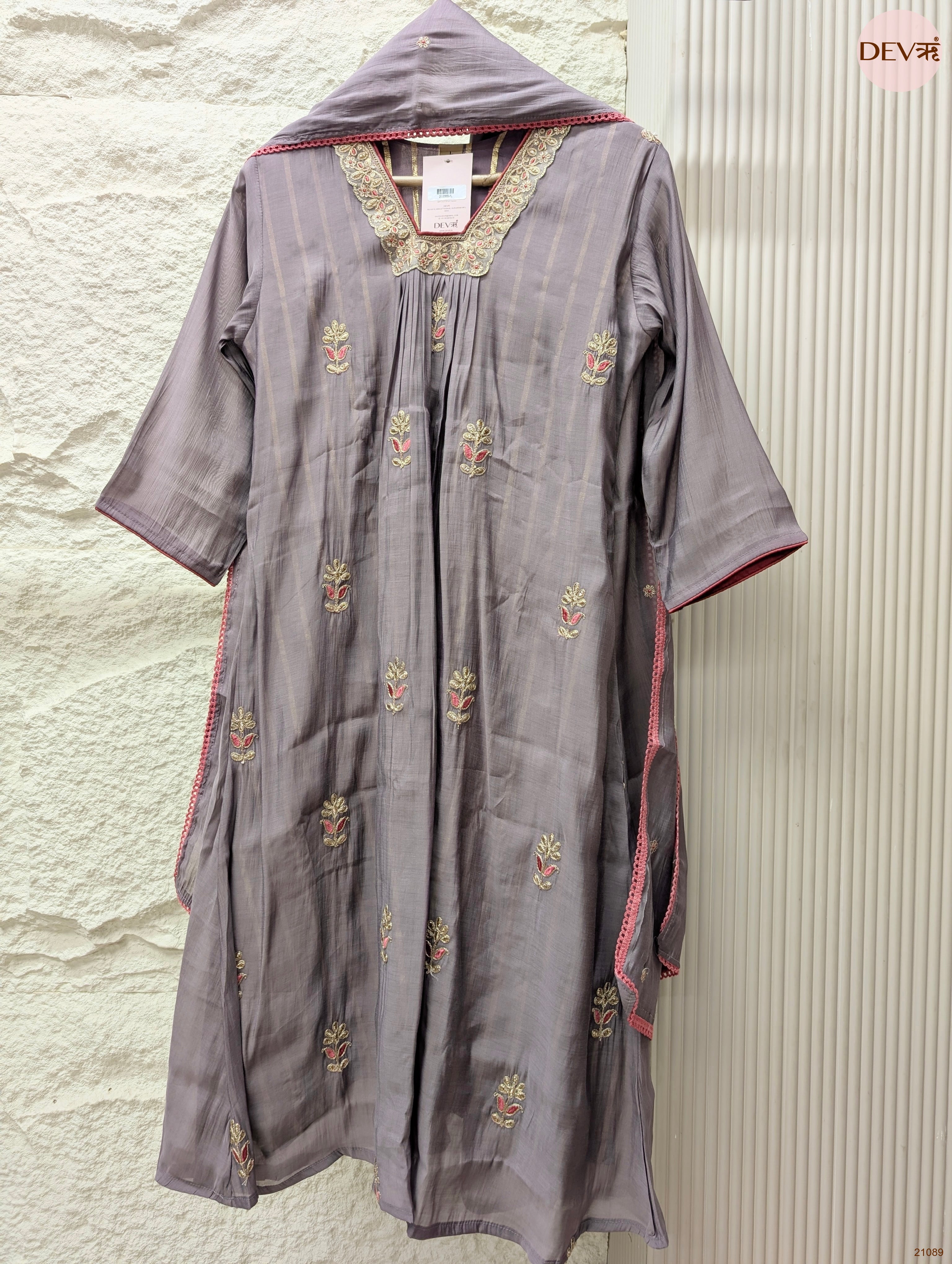 Gulnaar Mul chanderi Embroidered Mauve 3-Piece Set (Devri – D.No 21089)