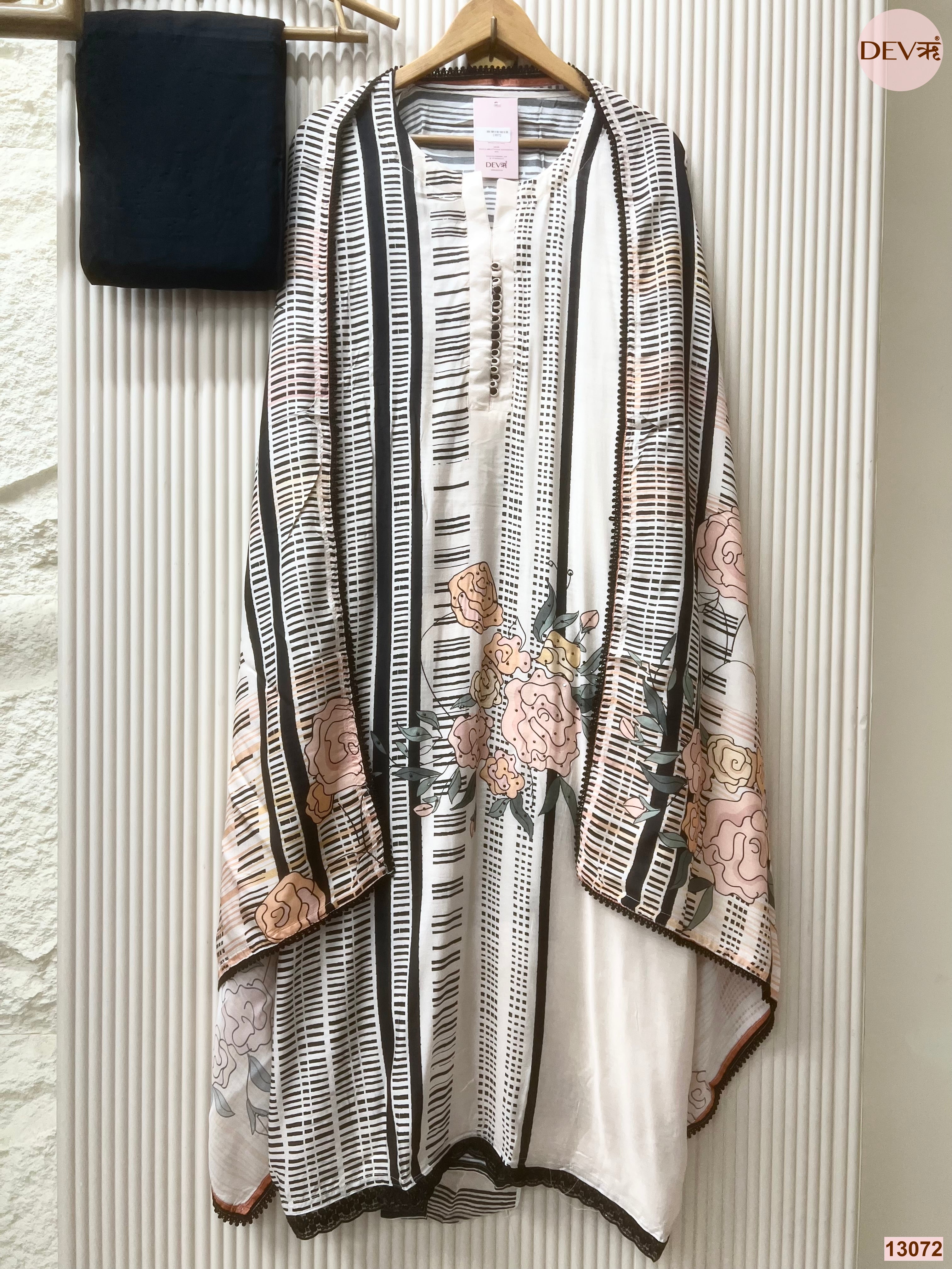 White Muslin Printed Unstitched 3-Piece Suit (Devri – D.No 13072)