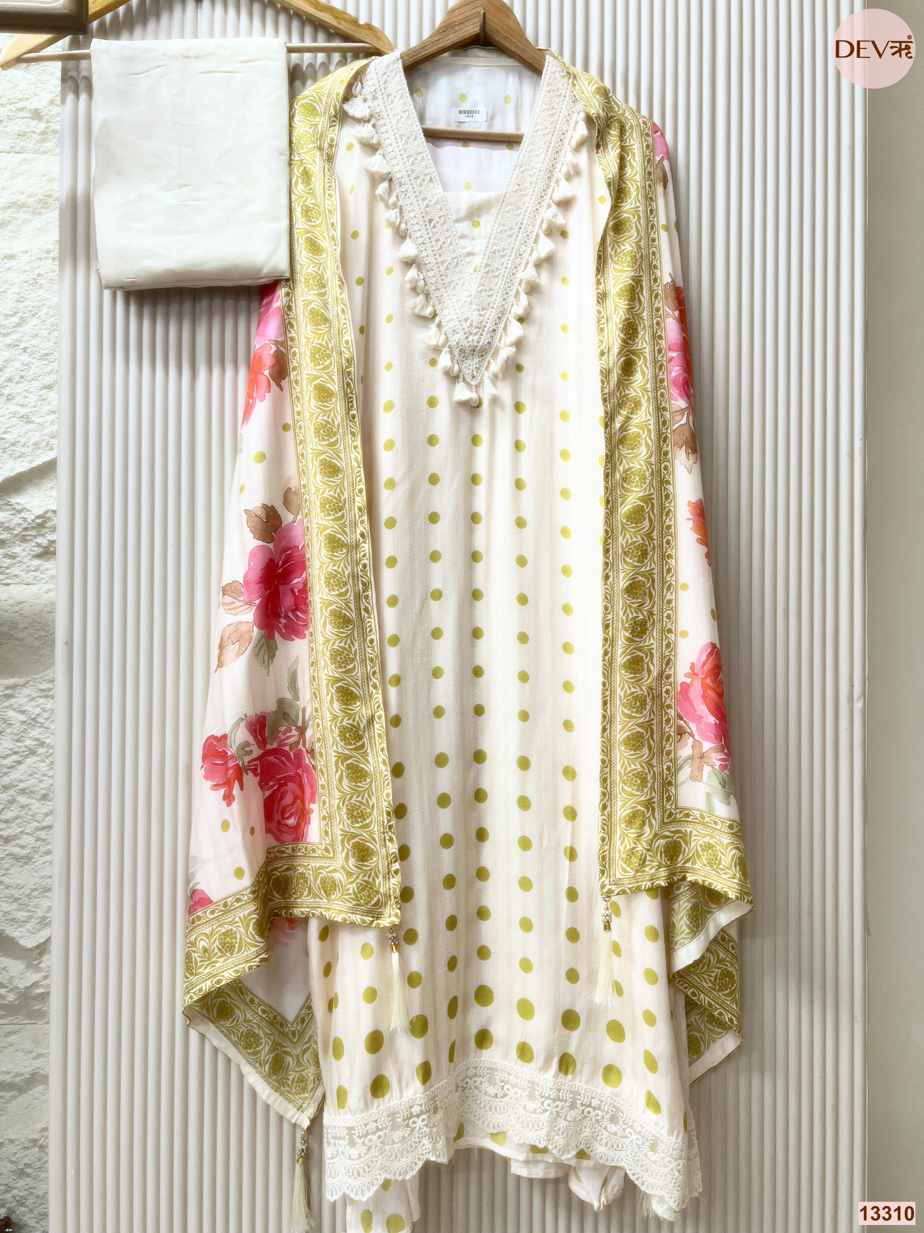 Cream Muslin Printed Unstitched 3-Piece Suit (Devri – D.No 13310)