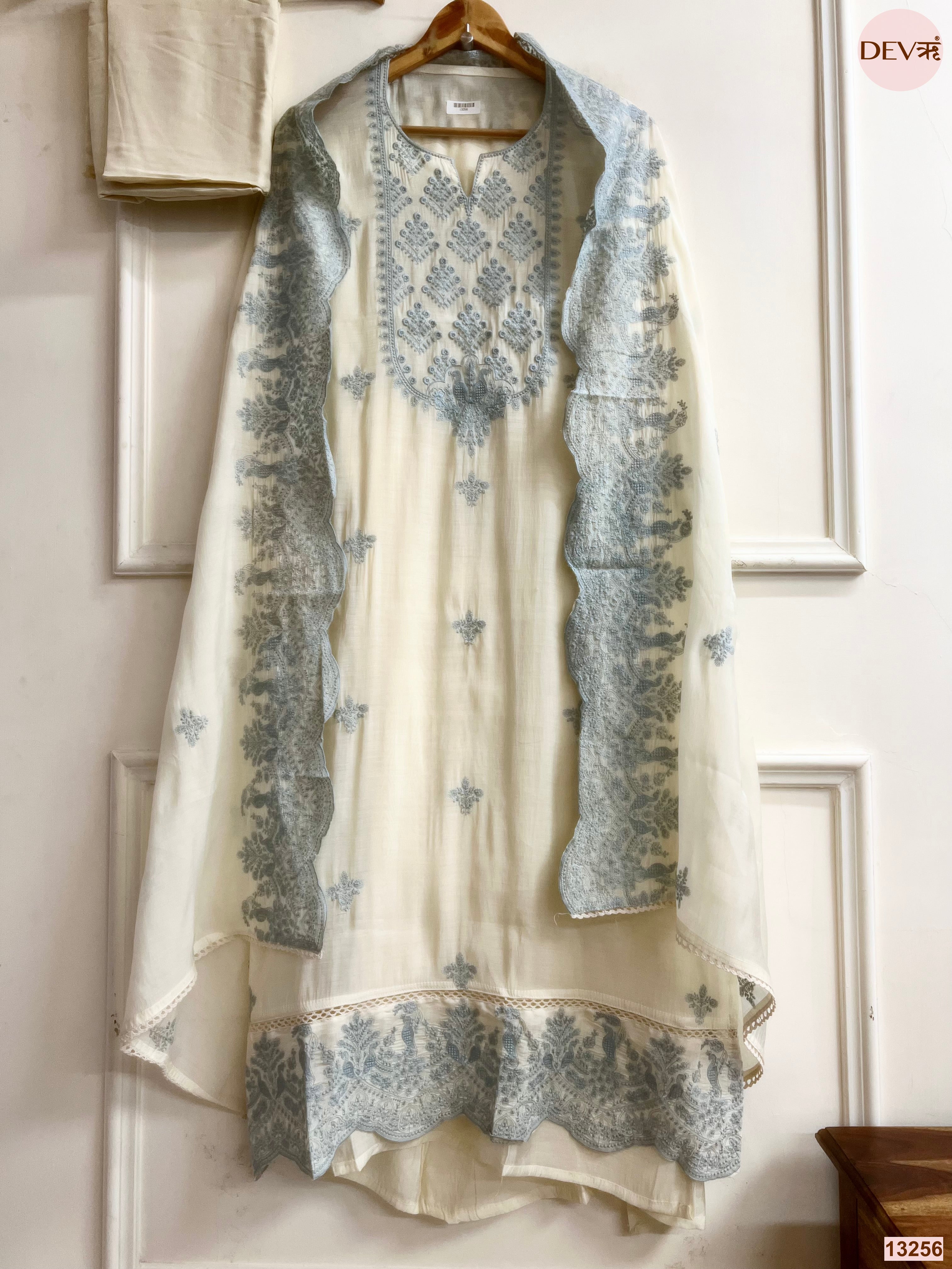 Off White Mul Cotton Embroidered Unstitched 3-Piece Suit (Devri – D.No 13256)