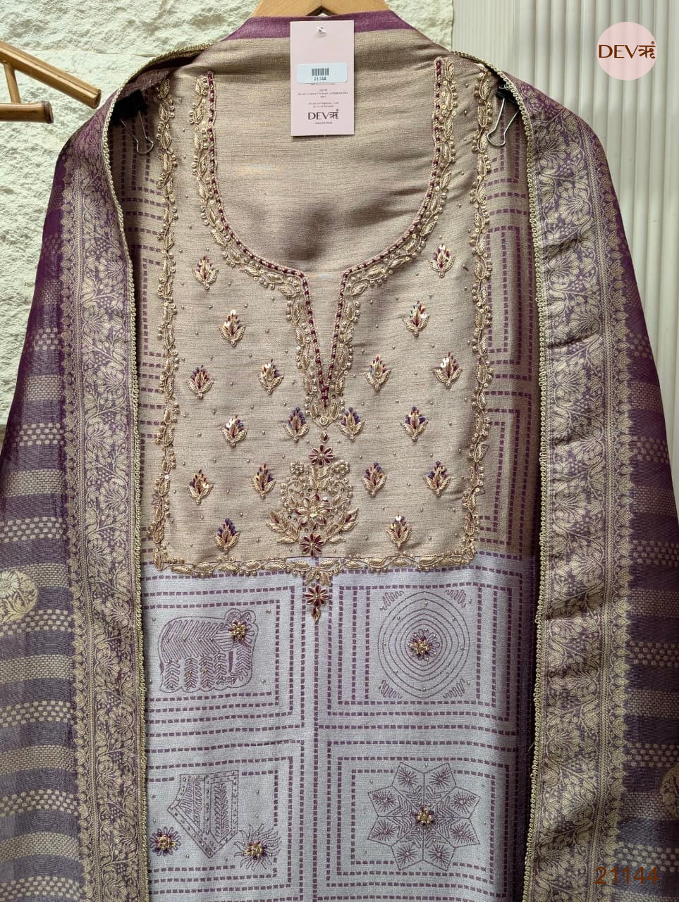 Mauve Pure Girafe Banarasi Silk Printed Unstitched 3-Piece Suit (Devri – D.No 21144)