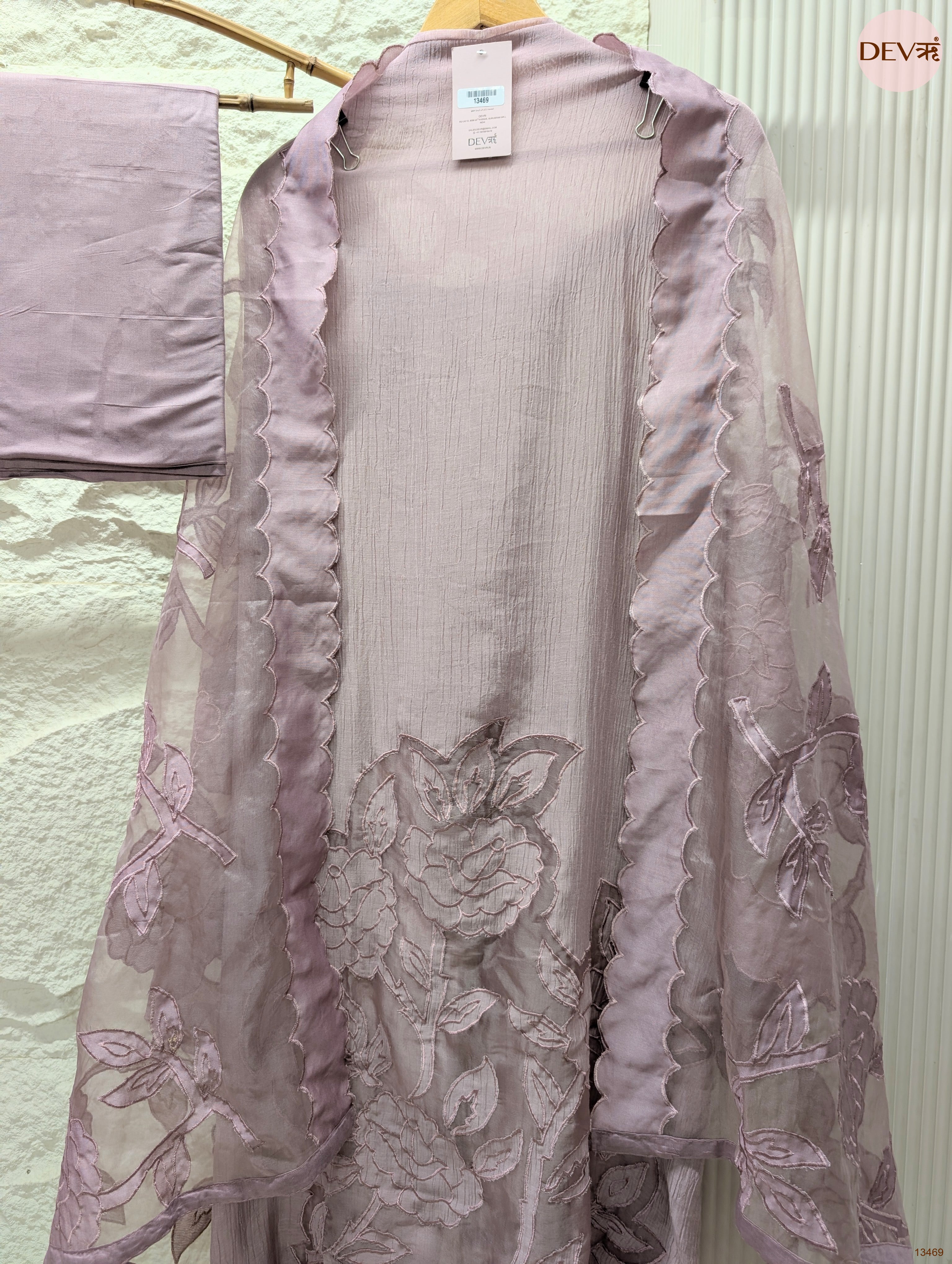 Mauve Mul Crush Embroidered Unstitched 3-Piece Suit (Devri – D.No 13469)